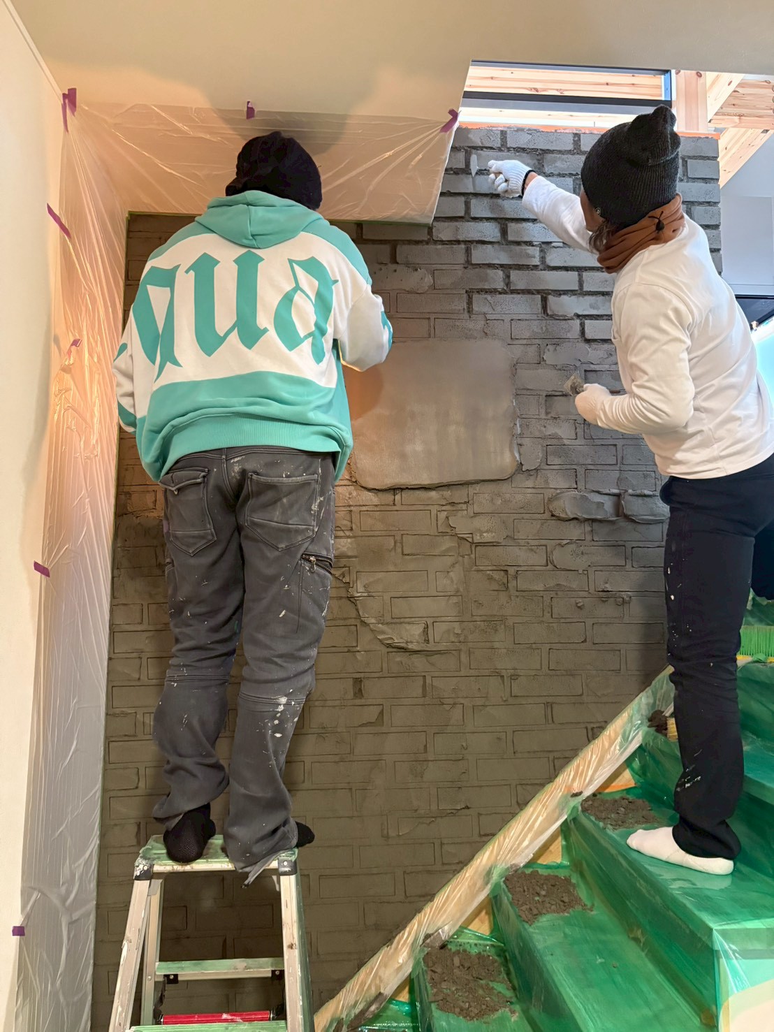 名古屋市にて店舗内装のモルタル造作工事〈レンガ調エイジング仕上げ〉の施工前写真