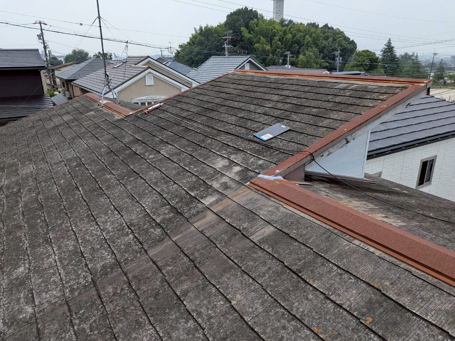 名古屋市にて屋根塗装工事〈雨漏り修理に伴う屋根塗装メンテナンス〉の施工前写真