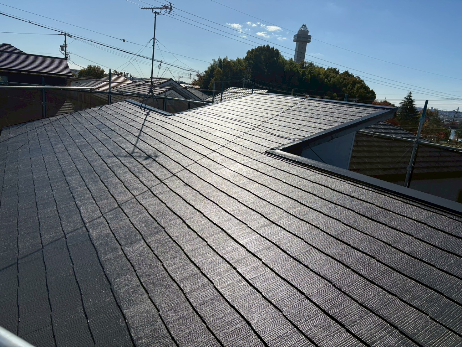 名古屋市にて屋根塗装工事〈雨漏り修理に伴う屋根塗装メンテナンス〉の施工後写真