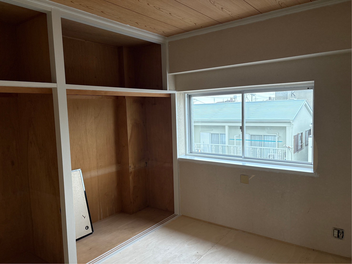 名古屋市にて室内塗装〈マンションの原状回復工事・木部塗装〉の施工後写真